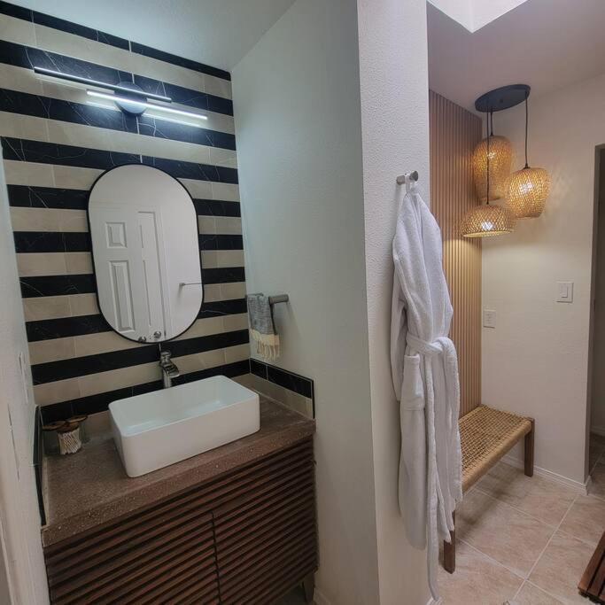 The Ritz Spa Sanctuary Hot Tub/Patio/Fam/Pet Las Cruces Buitenkant foto